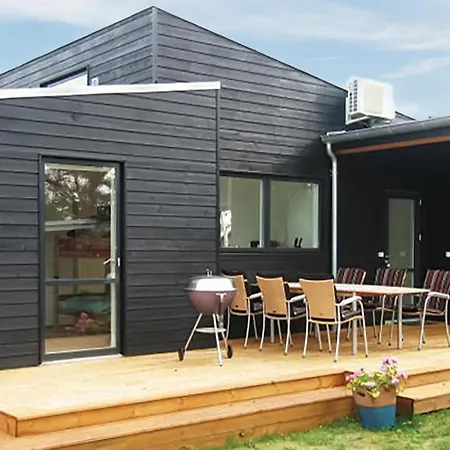 Awesome In Juelsminde With Kitchen Feriehus
