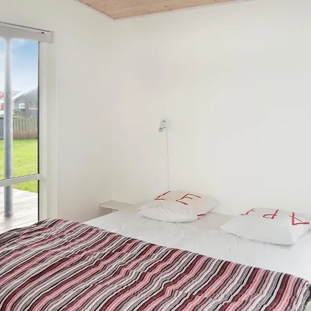 Awesome In Juelsminde With Kitchen Feriehus